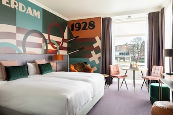 Deluxe Room, 2 Twin Beds, Canal View