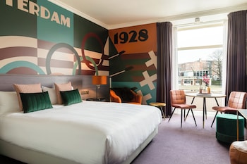 Deluxe Room, 1 King Bed, Canal View