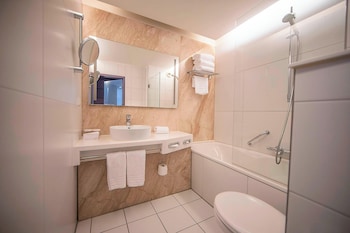 Deluxe Room, 1 King Bed, Canal View