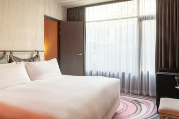 Design Room, 1 King Bed