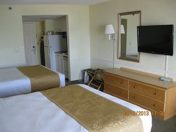 Efficiency, Room, 2 Queen Beds, Balcony, Oceanfront