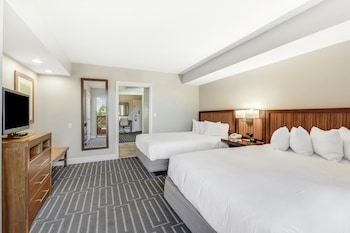 Room, 2 Queen Beds, Mountain View
