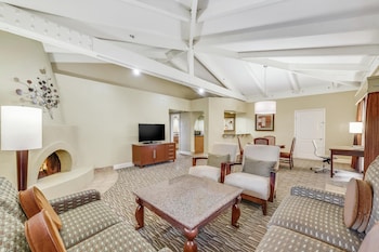 Signature Room, 1 King Bed, Accessible, Bathtub