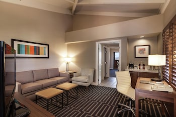 Suite, 2 Queen Beds (Falls Location)