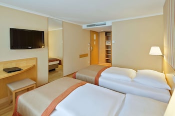 Classic Twin Room, Bathtub