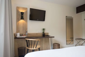 Family Room, Multiple Beds, Non Smoking, Bathtub (Third bed is Single Bed)