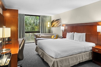 Deluxe Room, 1 King Bed, Non Smoking, Pool View
