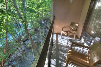 Room, 2 Queen Beds, Balcony (Creek View)