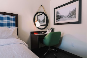 Room, 1 Queen Bed, Accessible (Roll-In Shower)