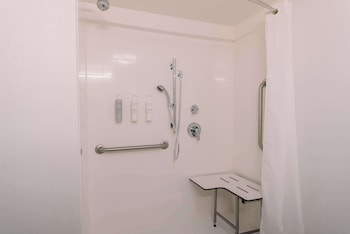 Room, 1 Queen Bed, Accessible (Roll-In Shower)