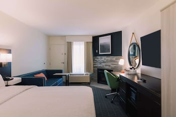 Room, 1 Queen Bed with Sofa bed, Fireplace (Sofa)