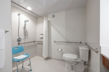 Standard Room, 2 Queen Beds, Accessible (Communications)
