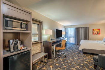 Premium Room, 1 King Bed, Accessible (Communications)