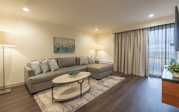Suite, 1 King Bed, City View