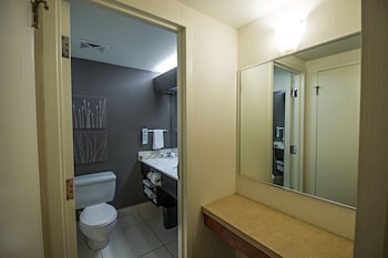 Standard Studio, 2 Queen Beds (Double)