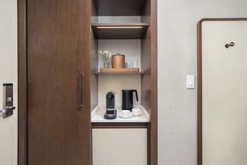 Grand Suite, 1 King Bed, Accessible (Mobility/Hearing, Roll-In Shower)