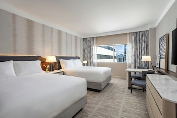 Junior Suite, 2 Queen Beds, Hearing Accessible (Grand, Mobility, Roll-in Shower)