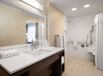 Studio, 2 Queen Beds, Accessible (Mobility & Hearing, Roll-in Shower)