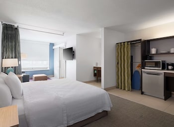 Studio Suite, 1 King Bed, Accessible, Bathtub