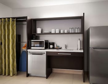 Studio Suite, 1 King Bed, Accessible, Bathtub