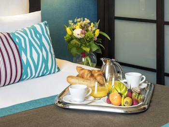 Classic Twin Room, 1 Queen Bed, Partial Sea View