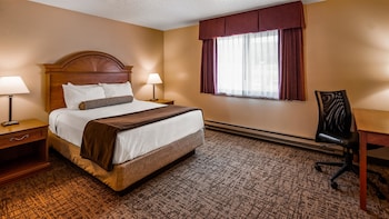 Standard Room, 1 Queen Bed, Non Smoking, Refrigerator & Microwave
