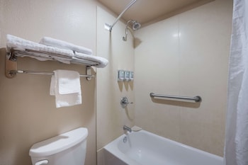 Standard Room, 1 Queen Bed, Non Smoking, Refrigerator & Microwave