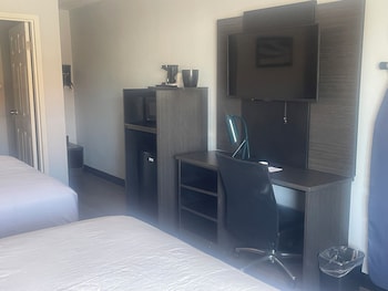 Room, 2 Queen Beds, Accessible, Bathtub