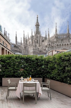 Deluxe Double Room (Duomo View)