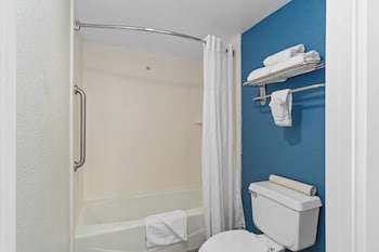 Suite, 1 King Bed with Sofa bed, Non Smoking