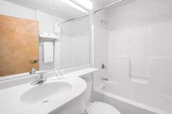 Studio Suite, 1 Queen Bed, Non Smoking