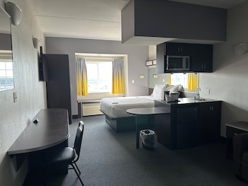 Studio Suite, 1 Queen Bed, Non Smoking