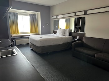Studio Suite, 1 Queen Bed, Accessible, Non Smoking (Mobility Accessible)