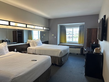 Standard Room, 2 Queen Beds, Non Smoking (Mobility Accessible)