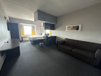Studio Suite, 1 Queen Bed, Non Smoking