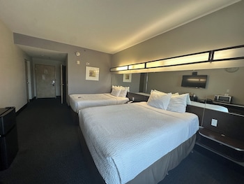 Standard Room, 2 Queen Beds, Non Smoking (Mobility Accessible)