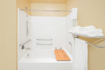 Standard Room, 2 Queen Beds, Non Smoking (Mobility Accessible)