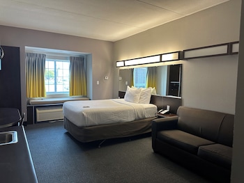 Studio Suite, 1 Queen Bed, Accessible, Non Smoking (Mobility Accessible)