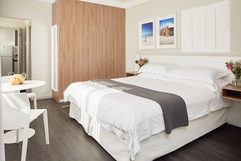 Deluxe Studio, 1 King Bed, Balcony, Sea View