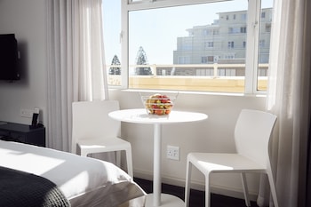 Deluxe Studio, 1 King Bed, Balcony, Sea View