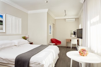 Deluxe Studio, 1 King Bed, Balcony, Sea View