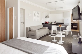 Superior Studio, 1 King Bed, Sea View