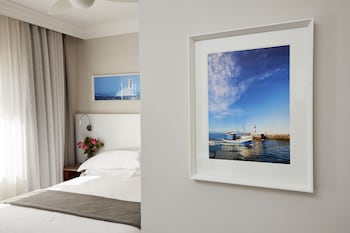 Superior Studio, 1 King Bed, Sea View
