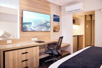 Double Room, 1 King Bed, Pool View