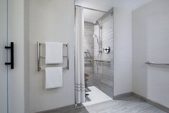 Room, 1 King Bed (Mobility/Hearing Access, Transf Shwr)