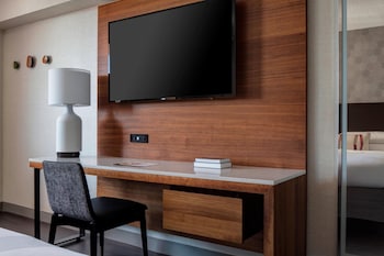 2 Double Beds, Airport View
