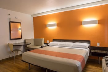 Premium Room, 1 King Bed, Non Smoking, Refrigerator & Microwave