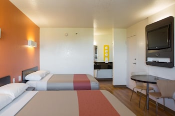 Standard Room, 2 Double Beds, Accessible, Non Smoking