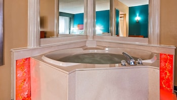 Standard Room, 1 King Bed, Non Smoking, Jetted Tub