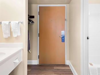Deluxe Suite, 2 Queen Beds, Non Smoking, Refrigerator (Larger Room)